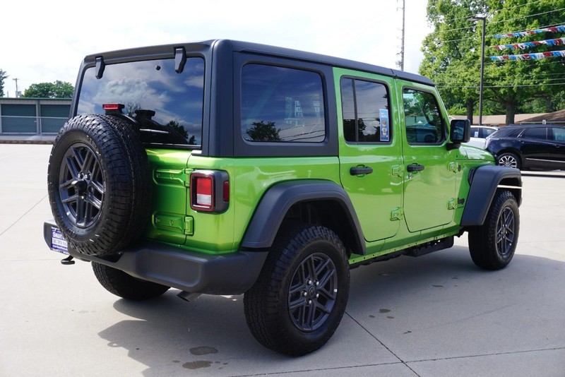 Jeep Wrangler Vehicle Full-screen Gallery Image 03
