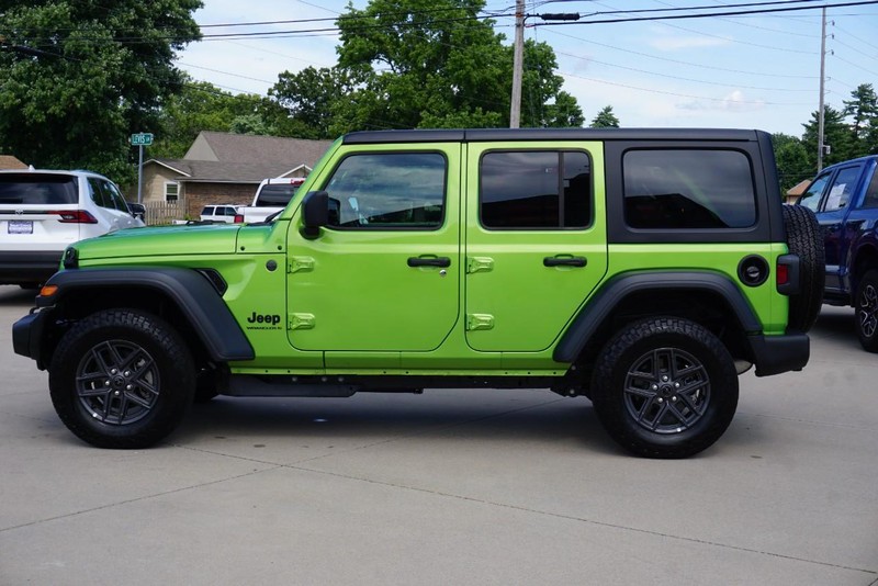 Jeep Wrangler Vehicle Full-screen Gallery Image 06