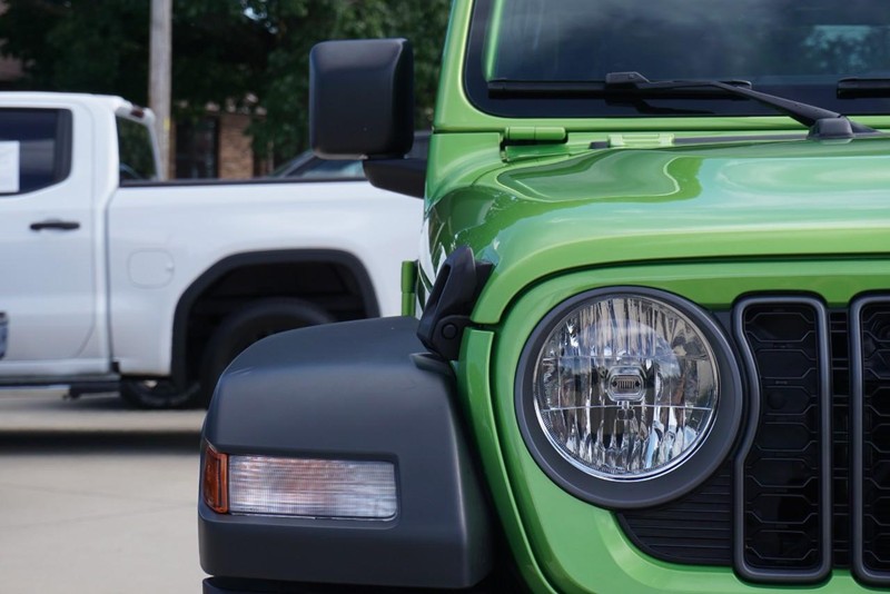 Jeep Wrangler Vehicle Full-screen Gallery Image 09