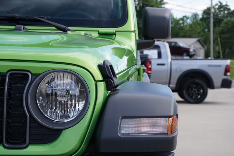 Jeep Wrangler Vehicle Full-screen Gallery Image 10