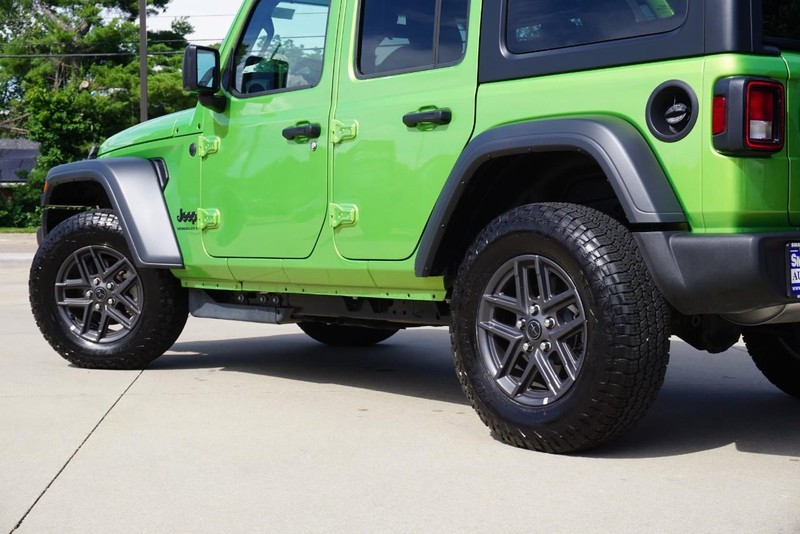 Jeep Wrangler Vehicle Full-screen Gallery Image 15