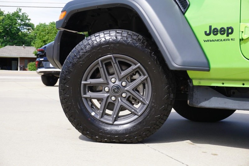 Jeep Wrangler Vehicle Full-screen Gallery Image 16