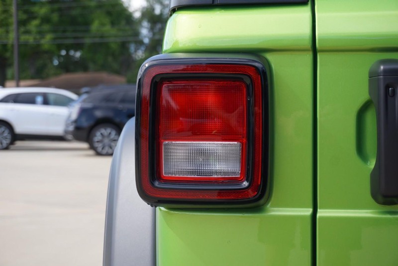 Jeep Wrangler Vehicle Full-screen Gallery Image 18