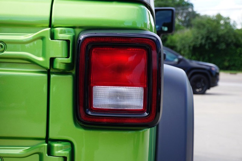 Jeep Wrangler Vehicle Full-screen Gallery Image 19