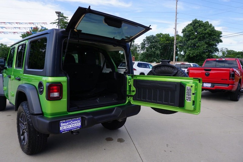 Jeep Wrangler Vehicle Full-screen Gallery Image 21