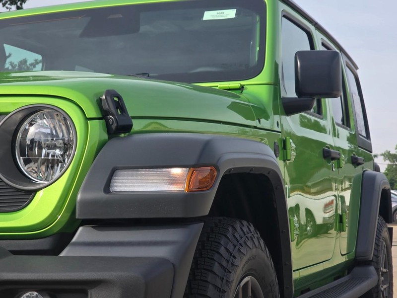 Jeep Wrangler Vehicle Full-screen Gallery Image 24