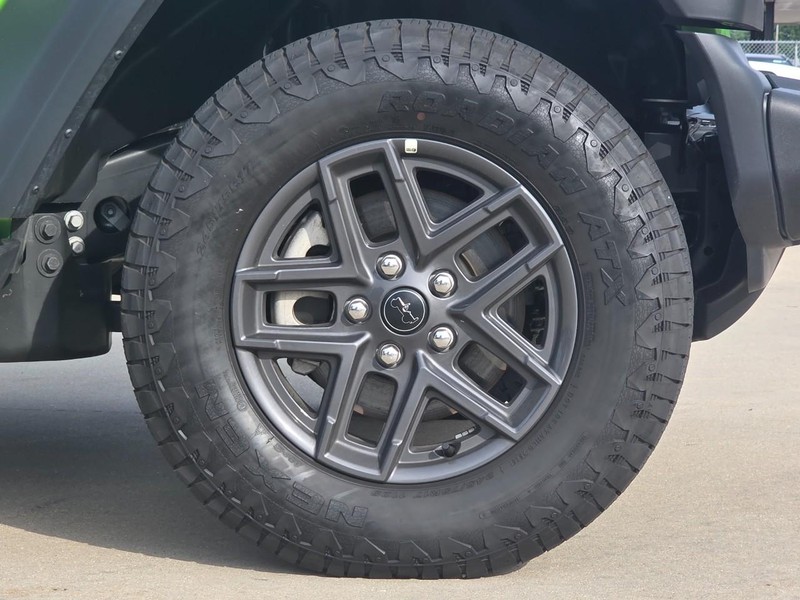 Jeep Wrangler Vehicle Full-screen Gallery Image 25