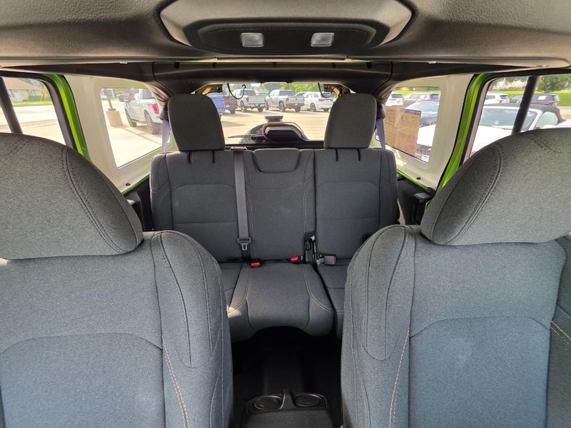 Jeep Wrangler Vehicle Full-screen Gallery Image 34