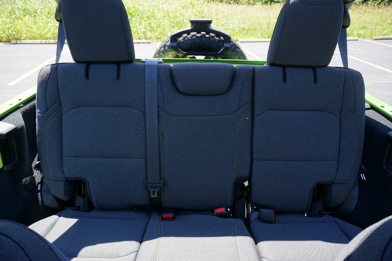 Jeep Wrangler Vehicle Full-screen Gallery Image 35