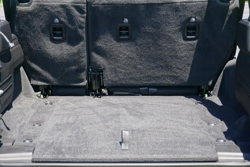 Jeep Wrangler Vehicle Full-screen Gallery Image 36