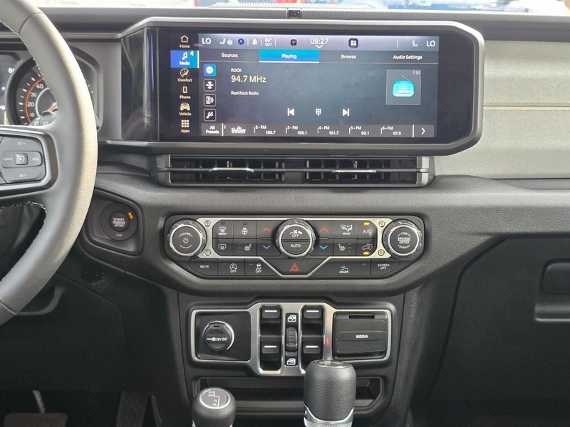 Jeep Wrangler Vehicle Full-screen Gallery Image 40