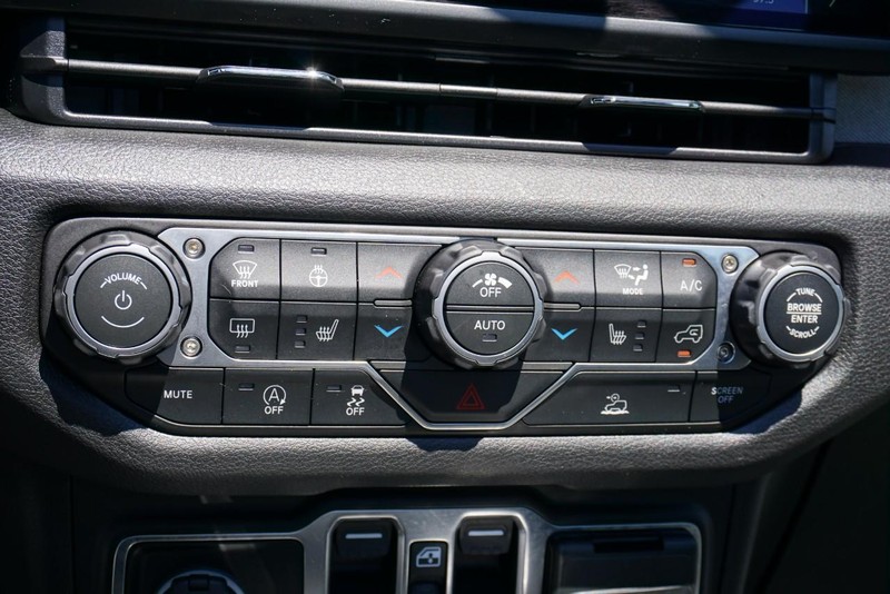 Jeep Wrangler Vehicle Full-screen Gallery Image 41