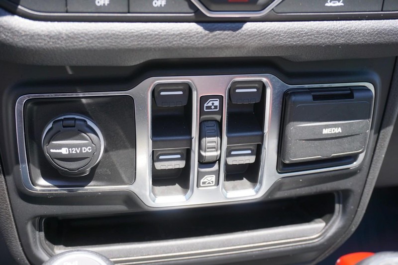 Jeep Wrangler Vehicle Full-screen Gallery Image 43
