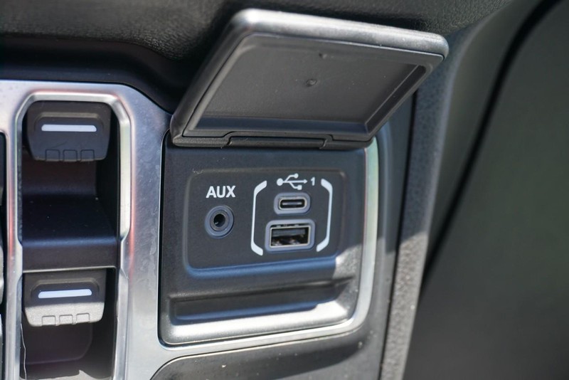 Jeep Wrangler Vehicle Full-screen Gallery Image 44