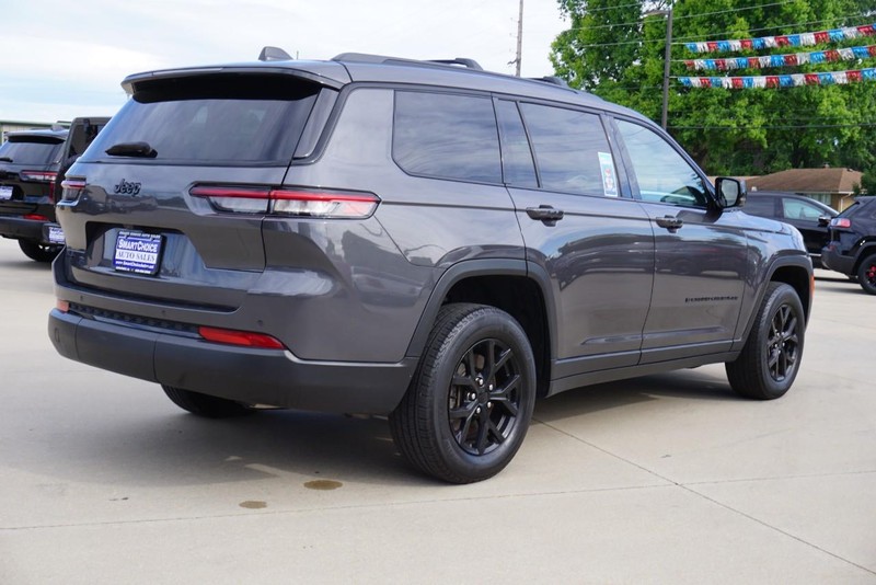 Jeep Grand Cherokee L Vehicle Full-screen Gallery Image 03