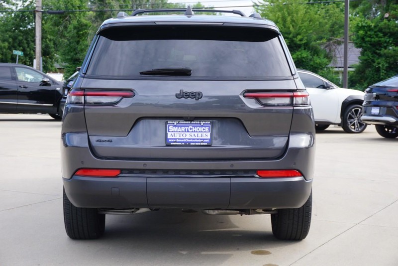 Jeep Grand Cherokee L Vehicle Full-screen Gallery Image 04