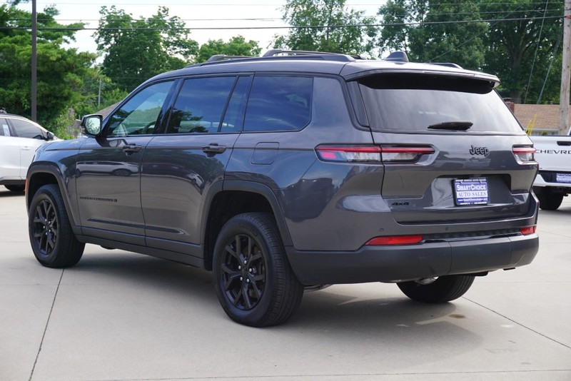 Jeep Grand Cherokee L Vehicle Full-screen Gallery Image 05
