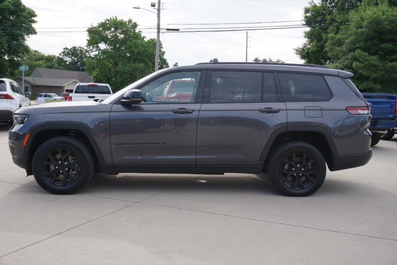 Jeep Grand Cherokee L Vehicle Full-screen Gallery Image 06