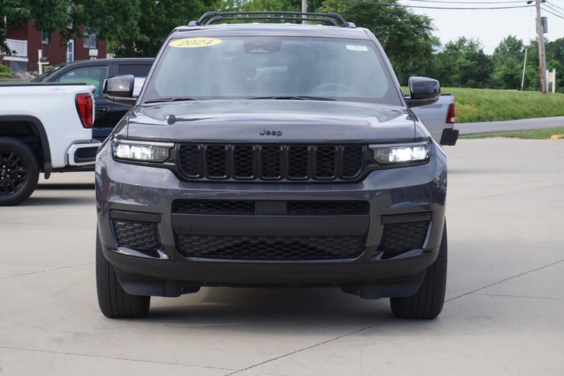 Jeep Grand Cherokee L Vehicle Full-screen Gallery Image 08