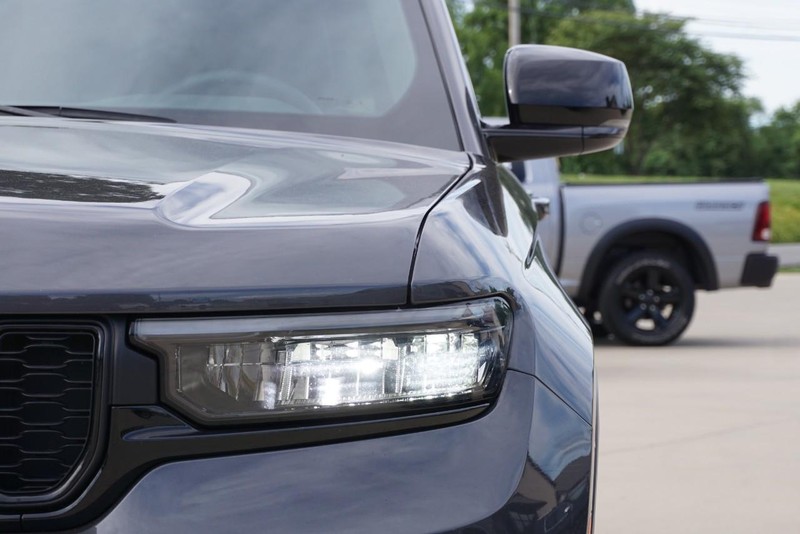 Jeep Grand Cherokee L Vehicle Full-screen Gallery Image 10