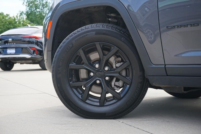 Jeep Grand Cherokee L Vehicle Full-screen Gallery Image 14