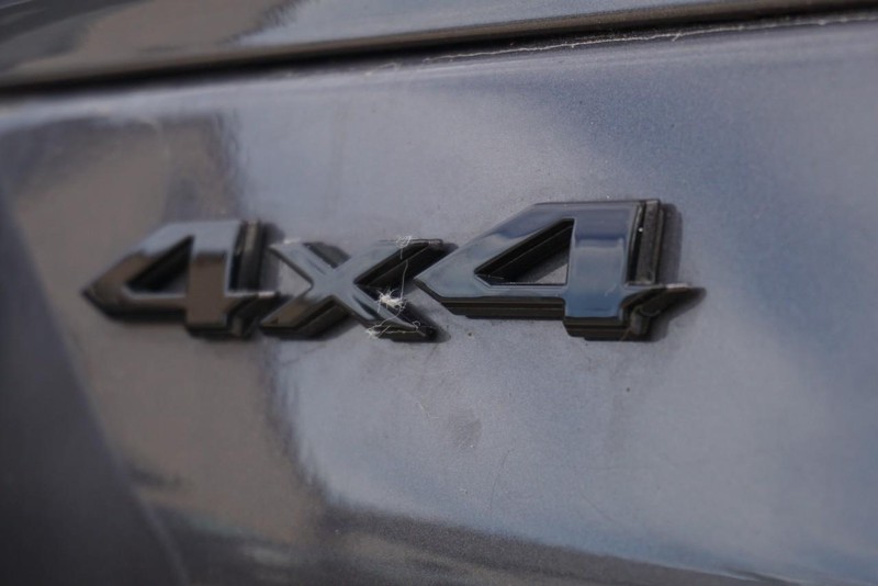 Jeep Grand Cherokee L Vehicle Full-screen Gallery Image 19