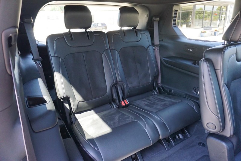 Jeep Grand Cherokee L Vehicle Full-screen Gallery Image 29