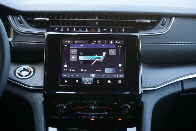Jeep Grand Cherokee L Vehicle Full-screen Gallery Image 34