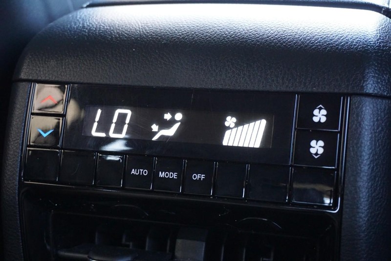 Jeep Grand Cherokee L Vehicle Full-screen Gallery Image 36