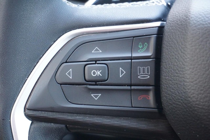Jeep Grand Cherokee L Vehicle Full-screen Gallery Image 37