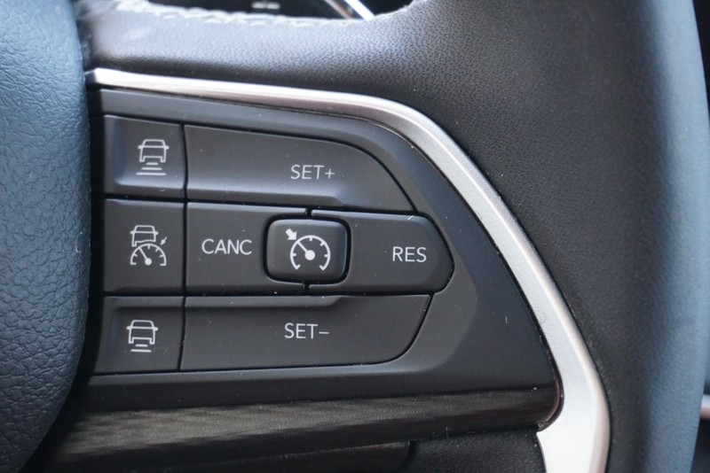 Jeep Grand Cherokee L Vehicle Full-screen Gallery Image 38