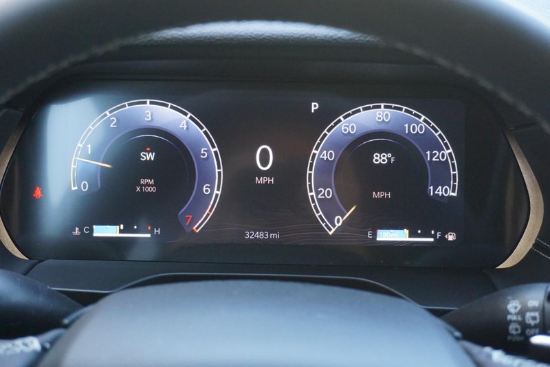 Jeep Grand Cherokee L Vehicle Full-screen Gallery Image 39