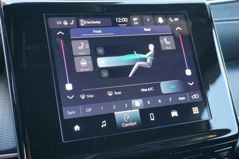 Jeep Grand Cherokee L Vehicle Full-screen Gallery Image 42