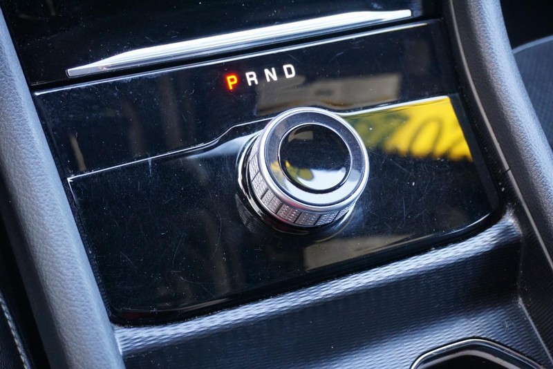 Jeep Grand Cherokee L Vehicle Full-screen Gallery Image 45