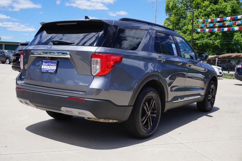 Ford Explorer Vehicle Full-screen Gallery Image 03