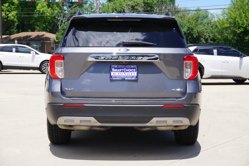 Ford Explorer Vehicle Full-screen Gallery Image 04