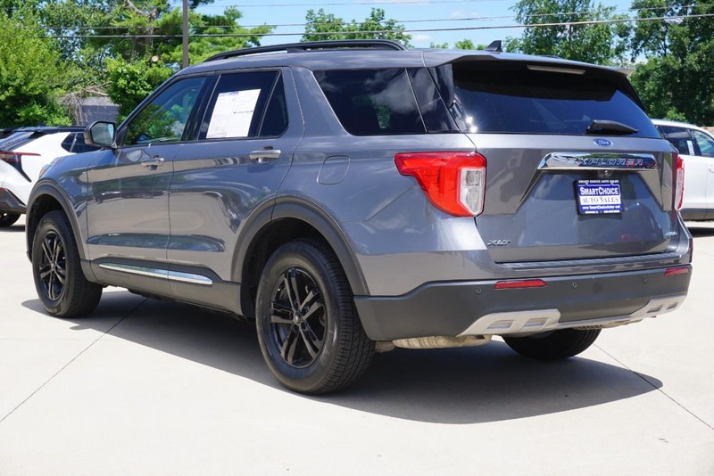Ford Explorer Vehicle Full-screen Gallery Image 05