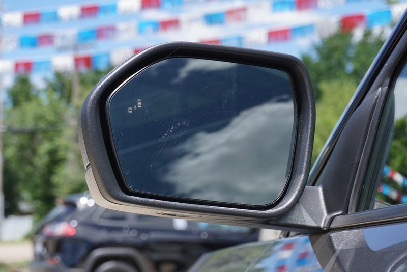 Ford Explorer Vehicle Full-screen Gallery Image 15
