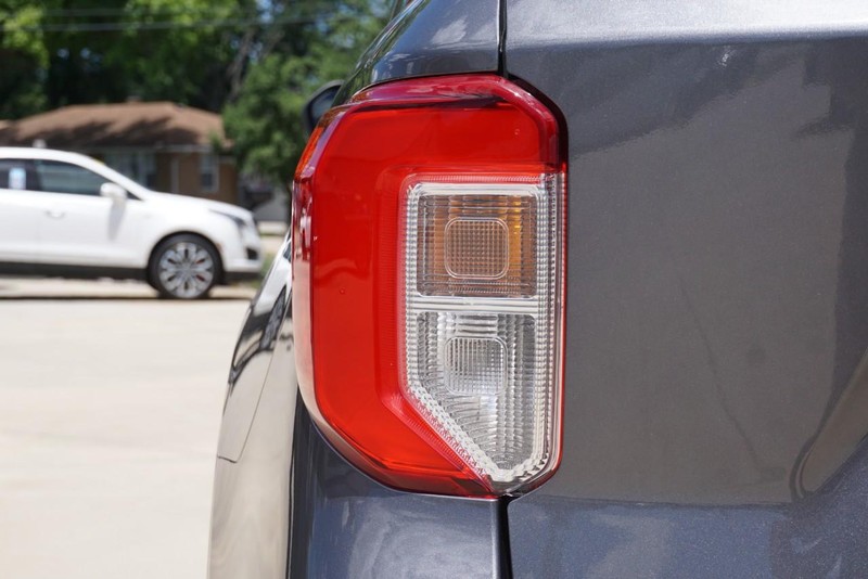 Ford Explorer Vehicle Full-screen Gallery Image 16