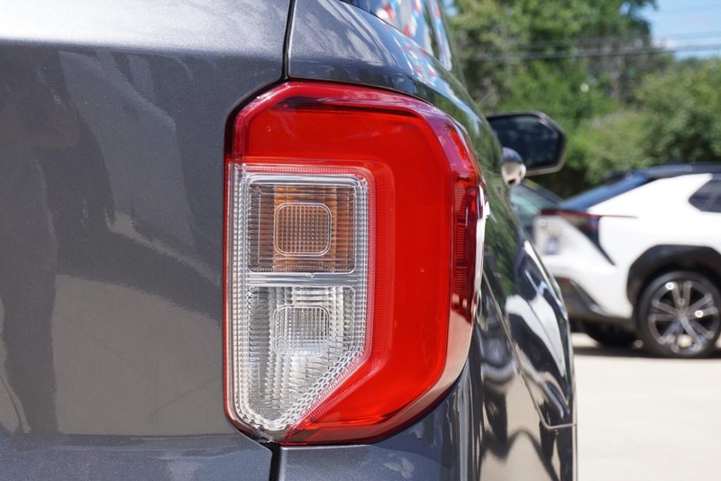 Ford Explorer Vehicle Full-screen Gallery Image 17