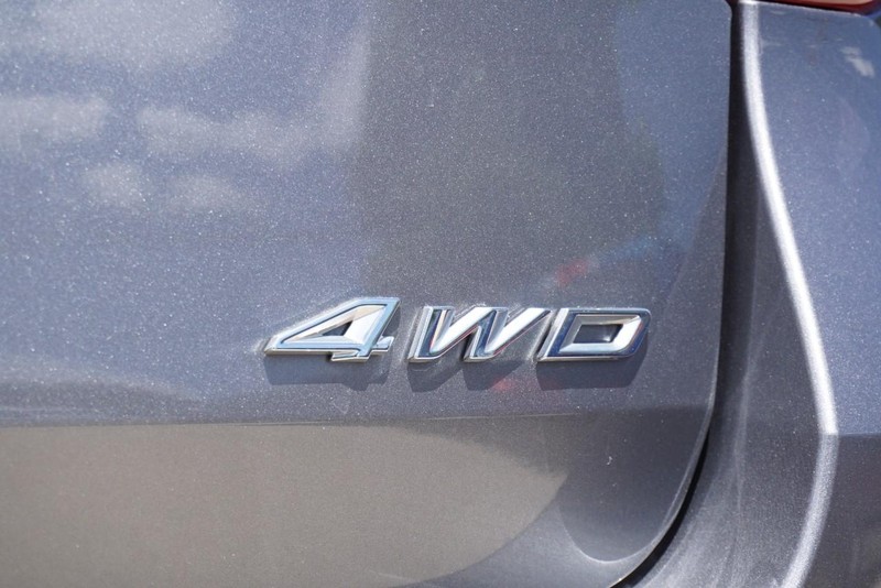 Ford Explorer Vehicle Full-screen Gallery Image 19