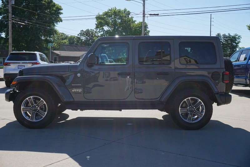 Jeep Wrangler Vehicle Full-screen Gallery Image 06