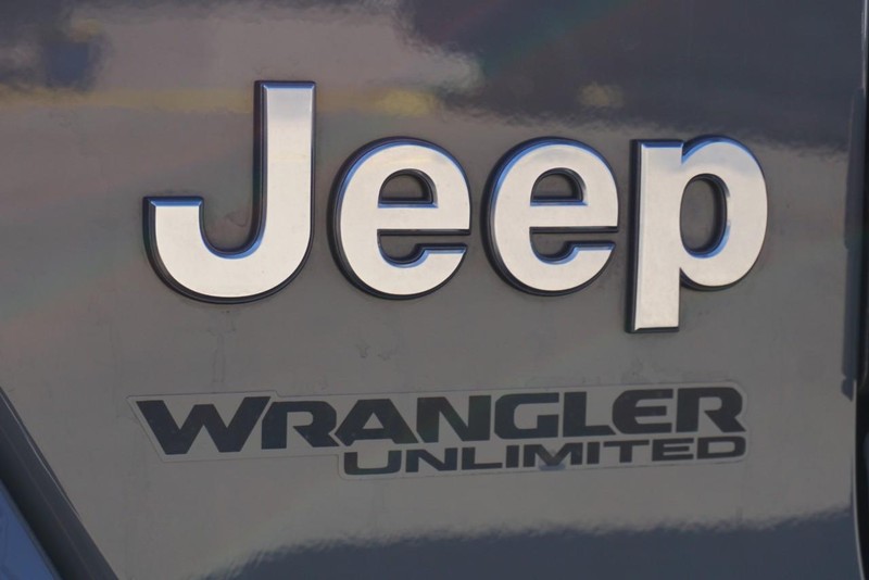 Jeep Wrangler Vehicle Full-screen Gallery Image 12