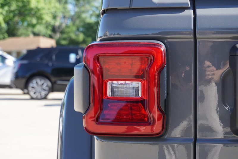 Jeep Wrangler Vehicle Full-screen Gallery Image 19