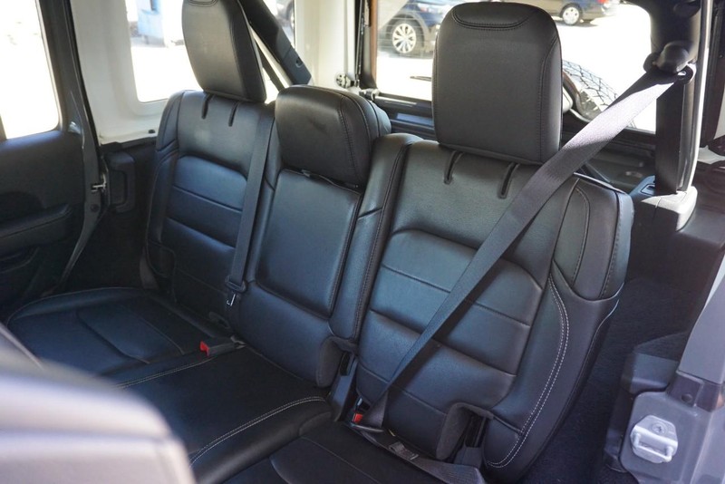 Jeep Wrangler Vehicle Full-screen Gallery Image 28