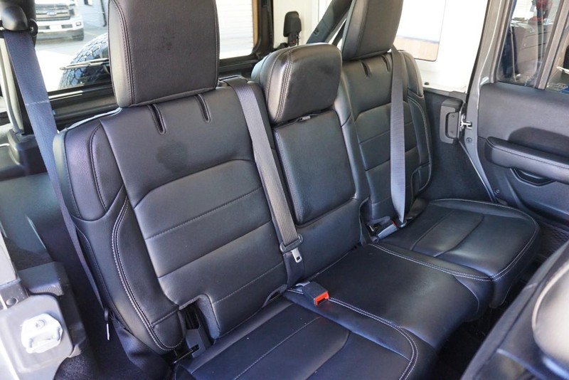 Jeep Wrangler Vehicle Full-screen Gallery Image 30