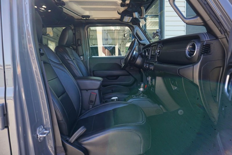 Jeep Wrangler Vehicle Full-screen Gallery Image 31