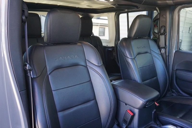 Jeep Wrangler Vehicle Full-screen Gallery Image 32