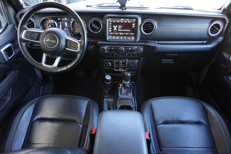 Jeep Wrangler Vehicle Full-screen Gallery Image 34