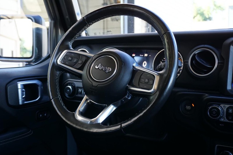 Jeep Wrangler Vehicle Full-screen Gallery Image 35